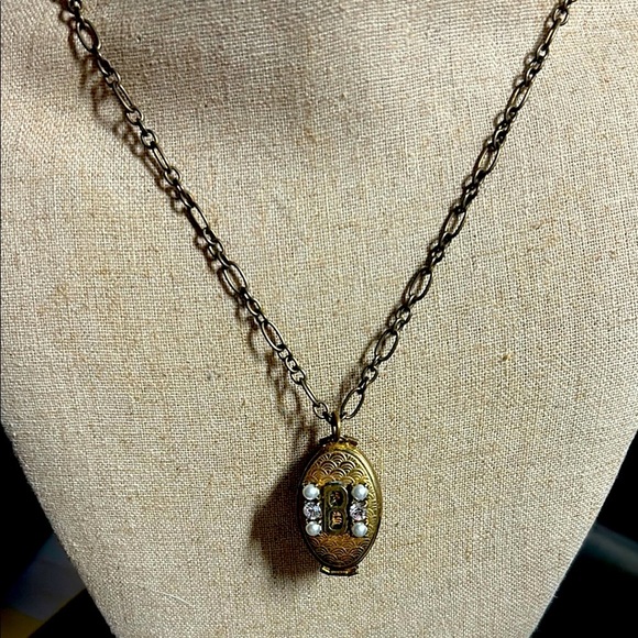 Lenora Dame Vintage Guilded Folding Locket Necklace - Picture 1 of 5